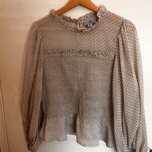 Off White ruffled top with balloon sleeves / Polka Dot